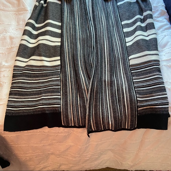 Short-Sleeved Vince Sweater Tunic - Picture 7 of 8